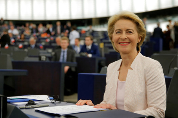 欧盟首位女性主席：德国前防长冯德莱恩当选新一届欧委会主席
