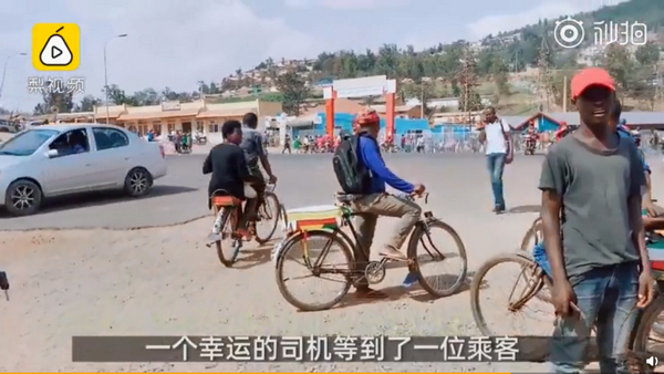 中国二八大杠自行车风靡非洲，载货拉客都用它