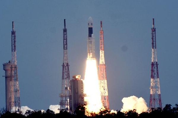印度探测器发射：印度成功发射“月船2号”月球探测器