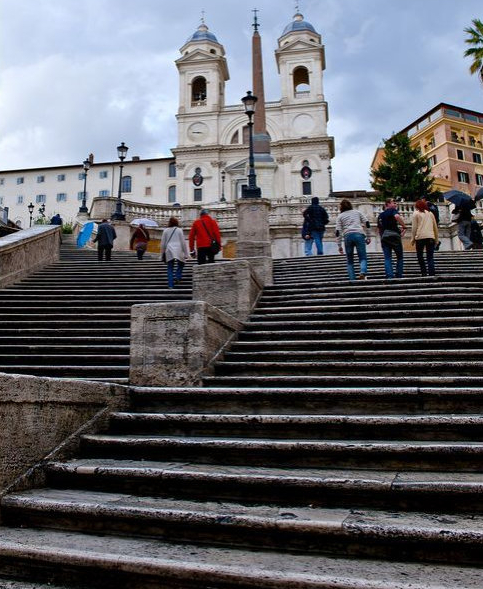 罗马禁止游客坐西班牙阶梯，游客或因此被罚款250欧元