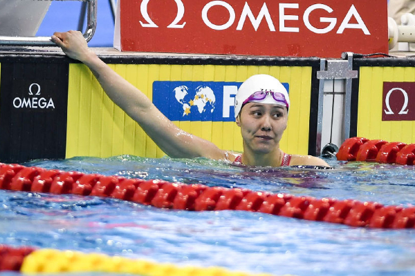 刘湘破世界纪录：游泳世界杯刘湘50米仰泳破纪录夺冠
