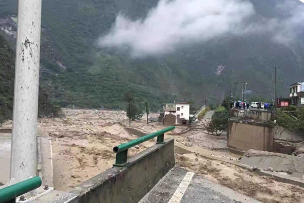汶川泥石流：四川汶川县因强降雨引发泥石流，造成多处交通中断