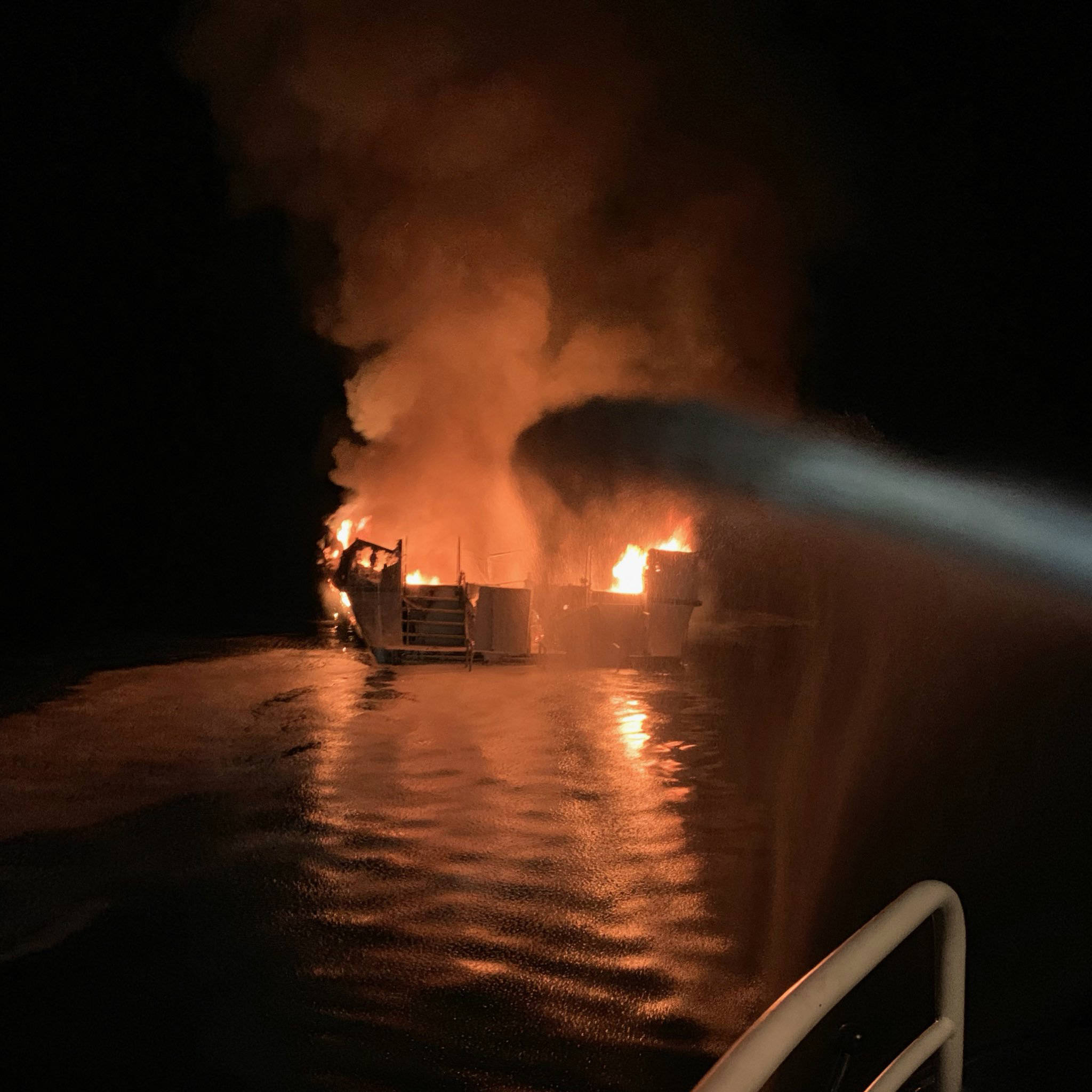 美国加利福尼亚船只火灾，目前有34人失踪5人获救