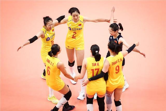 中国女排世界杯3-0完胜日本，张常宁连续五个发球得分！
