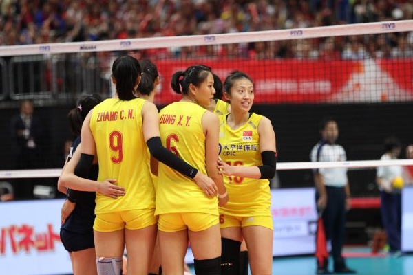 中国女排五连胜3-0横扫日本，重夺榜首之位！