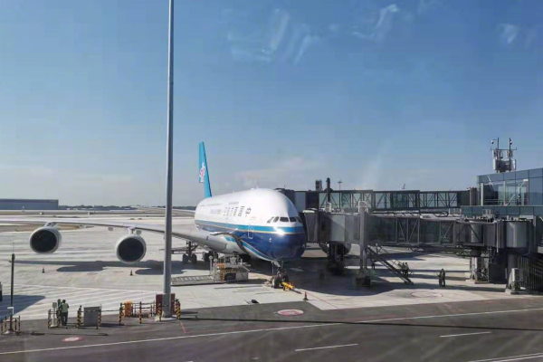 北京大兴国际机场正式通航，首飞航班南航CZ3001起飞！